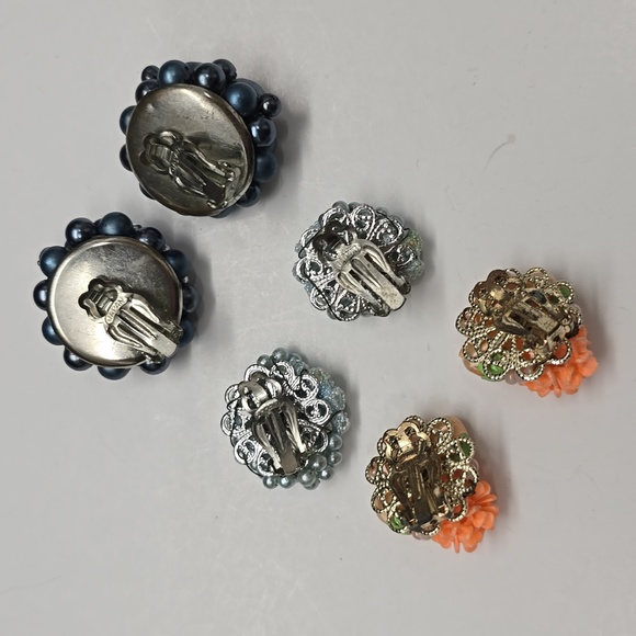 Lot Of Vintage Japan Beaded Clip On Earrings - Picture 5 of 5